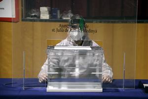 Més de 5 milions de catalans estan cridats a les urnes amb la incògnita d'una alta abstenció per la covid-19. ACN