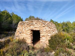 Olèrdola estrena tres noves rutes de senderisme dedicades a conèixer barraques de pedra seca. Ajuntament d'Olèrdola