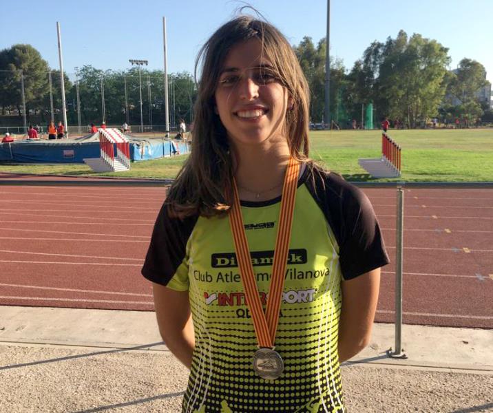 Olivia Salmerón amb la medalla. Eix