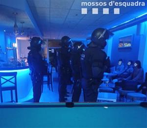 Onze persones denunciades en dos operatius policials a Vilafranca i Sant Sadurní. Mossos d'Esquadra