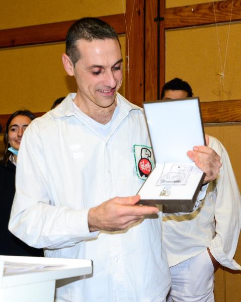 Pepe Urbano guardonat amb l’escut de Plata, màxima distinció dels Falcons de Vilafranca. Falcons de Vilafranca