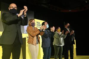 Pere Aragonès, Oriol Junqueras, Carme Forcadell, Dolors Bassa i Raül Romeva, a l'acte de tancament d'ERC. ERC