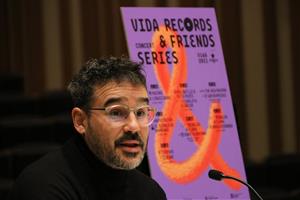 Pla curt del co director del Vida, Dani Poveda, durant la presentació del Vida Records & Friends. ACN
