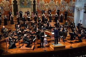 Pla general picat de l'escenari del Palau de la Música durant la interpretació de 'La Creació' de Haydn dirigida per Jordi Savall. Toni Peñarroya / Pa