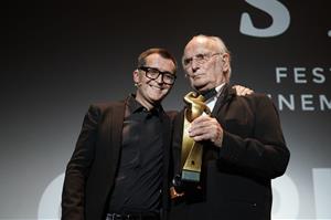 Pla mitjà del director del Festival de Sitges, Ángel Sala, amb el cineasta i premi honorífic Carlos Saura el 17 d'octubre de 2021. ACN