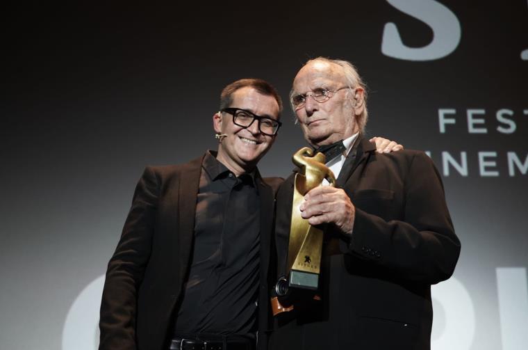 Pla mitjà del director del Festival de Sitges, Ángel Sala, amb el cineasta i premi honorífic Carlos Saura el 17 d'octubre de 2021. ACN