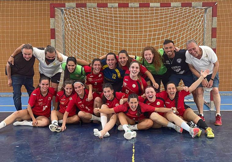Plantilla del sènior femení del Club Handbol Ribes. Joaquin Custodio