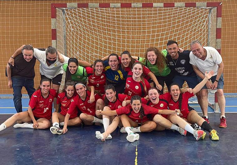 Plantilla del sènior femení del Club Handbol Ribes. Joaquin Custodio