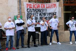 Protesta de la Policia Local del Vendrell davant l'ajuntament el 28 de maig del 2021. Ajuntament del Vendrell