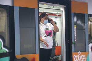 Renfe interromp la circulació de trens a Sants per 