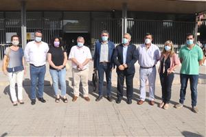 Representants del territori exposen el rebuig a la MAT al subdelegat del govern espanyol a Tarragona. ACN