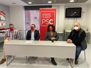 Roda de premsa dels PSC per fer valoració del Ple Municipal de Vilanova. Eix