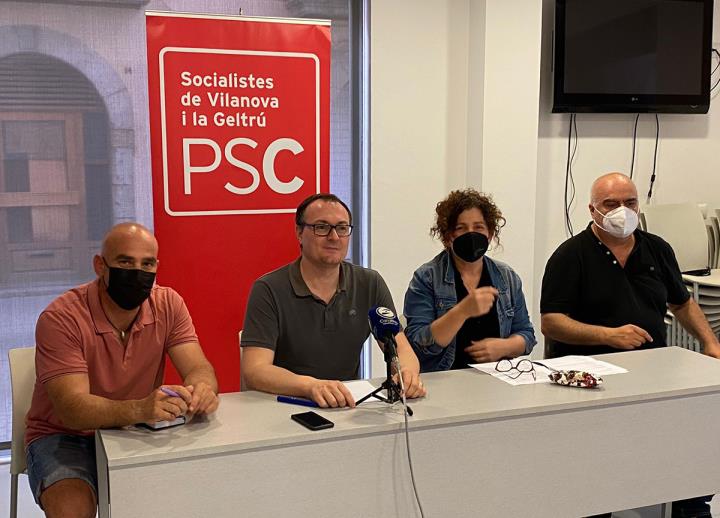 Roda de premsa dels regidors del PSC de Vilanova. Eix