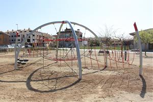 Sant Martí Sarroca instal·la noves estructures lúdiques al parc del Passeig Esportiu. Ajt Sant Martí Sarroca