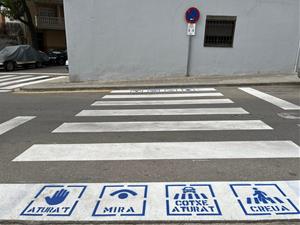 Sant Pere de Ribes pinta 30 pictogrames il·lustratius per facilitar la mobilitat de les persones amb autisme