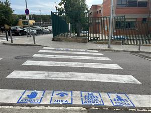 Sant Pere de Ribes pinta 30 pictogrames il·lustratius per facilitar la mobilitat de les persones amb autisme