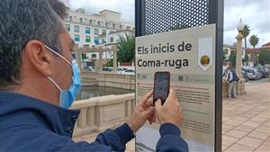 S’instal·len 9 tòtems informatius de la ruta cultural “Coma-ruga, un viatge en el temps”. Ajuntament del Vendrell