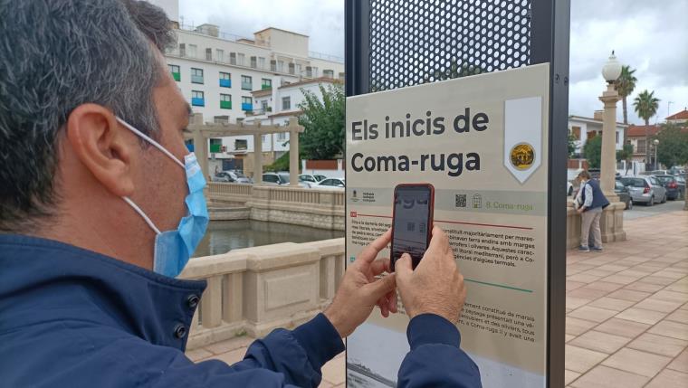 S’instal·len 9 tòtems informatius de la ruta cultural “Coma-ruga, un viatge en el temps”. Ajuntament del Vendrell