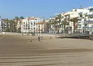 Sitges comença les tasques d'estabilització de la sorra de les platges. Ajuntament de Sitges