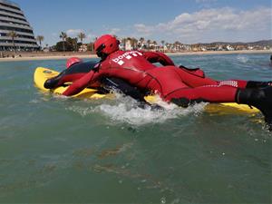Sitges millora el servei de salvament a les platges i ofereix formació als bombers. Ajuntament de Sitges