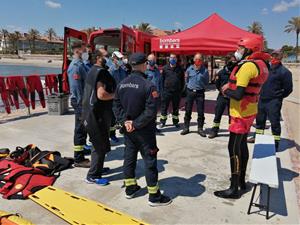 Sitges millora el servei de salvament a les platges i ofereix formació als bombers