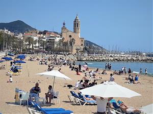 Sitges promou  serveis de massatges a les platges amb garanties sanitàries . Ajuntament de Sitges