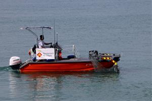 Sitges triplica el dispositiu de recollida de plàstics al mar durant l'estiu