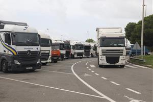 Trànsit prohibirà als camions circular per l'AP-7 els diumenges, segons els transportistes. ACN