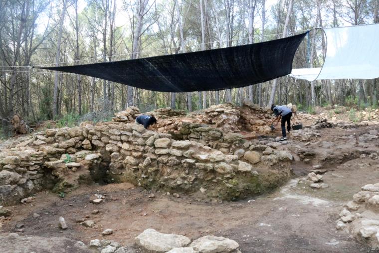 Troben a Castellet i la Gornal el poblat fortificat de pedra més antic del Penedès. ACN