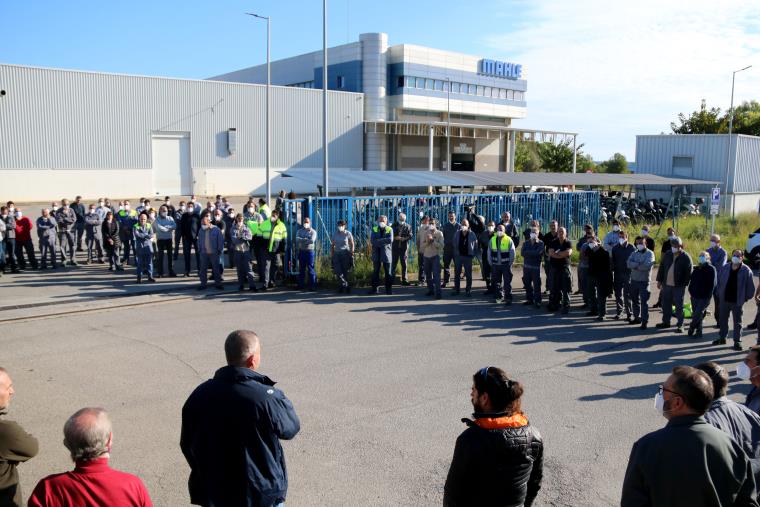 Ttreballadors de Mahle a Vilanova i la Geltrú durant una assamblea celebrada el 18 de novembre del 2021. ACN