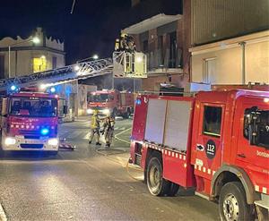 Un greu incendi agreuja els problemes d’inseguretat al conflictiu bloc ocupat de La Granada. Ajuntament de La Granada