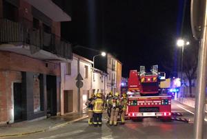 Un greu incendi agreuja els problemes d’inseguretat al conflictiu bloc ocupat de La Granada