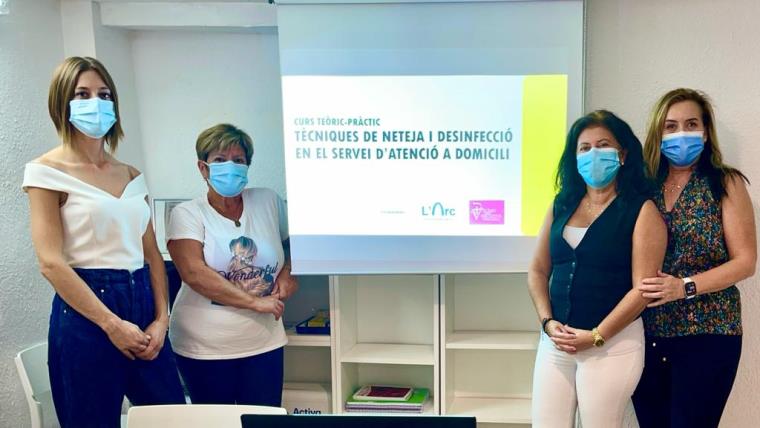 Un grup de dones del Baix Penedès inicia un projecte d'inserció laboral per fer tasques de neteja. EIX