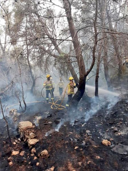 Un llamp provoca un incendi a Sitges. Bombers de Sitges