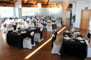 Un saló preparat per celebrar el Cap d'Any en un hotel de Sitges, el 31 de desembre del 2021