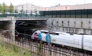 Un tren AVE accedint al túnel de Vilafranca del Penedès. ACN / Gemma Sánchez