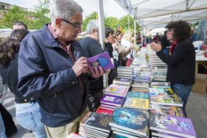 Vilafranca celebrarà Sant Jordi a la rambla de Sant Francesc amb parades de roses i llibres estrictament professionals. Ajuntament de Vilafranca