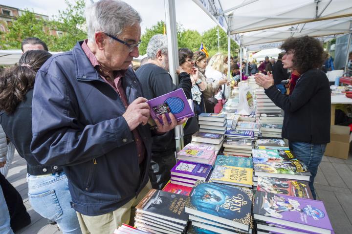 Vilafranca celebrarà Sant Jordi a la rambla de Sant Francesc amb parades de roses i llibres estrictament professionals. Ajuntament de Vilafranca