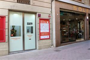 Vilafranca converteix una desena d'aparadors en desús en una mostra d'art contemporani a peu de carrer