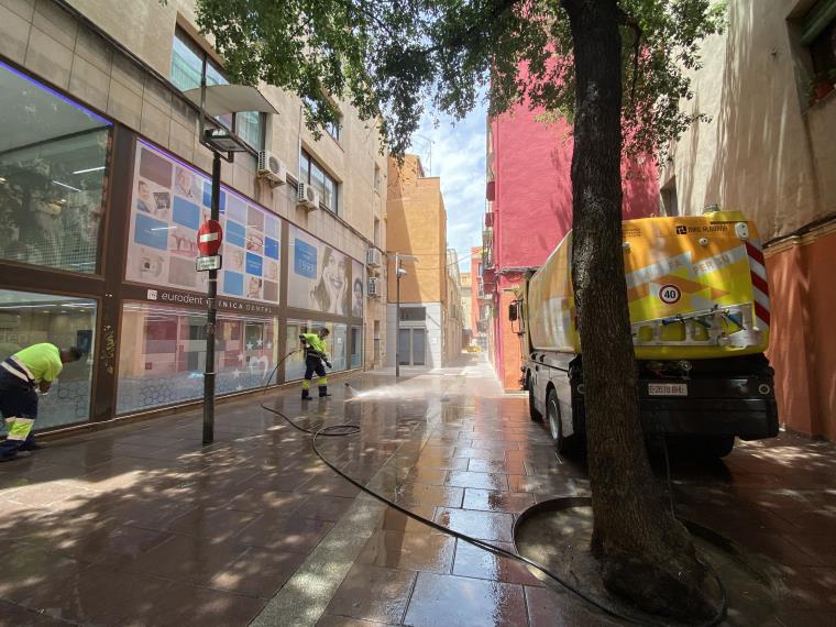 Vilafranca fa una neteja intensiva del paviment del centre de la vila. Ajuntament de Vilafranca