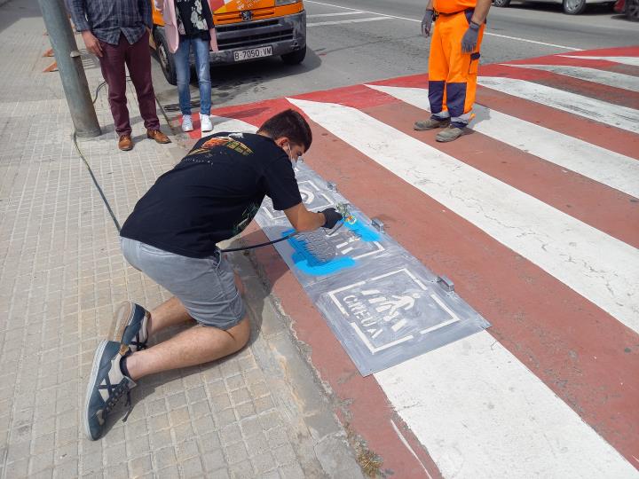 Vilafranca senyalitza passos de vianants per millorar la seguretat de les persones autistes. Ajuntament de Vilafranca