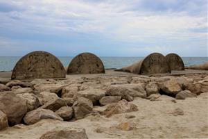 Vilanova, Cubelles i Calafell insten Endesa a treure tota la dàrsena de l'antiga tèrmica per guanyar metres de platja