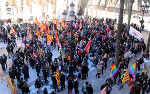 Vilanova i la Geltrú surt al carrer contra el tancament de la planta de Mahle