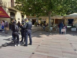 Vilanova i Vilafranca entomen el toc de queda resignats. Ajuntament de Vilafranca