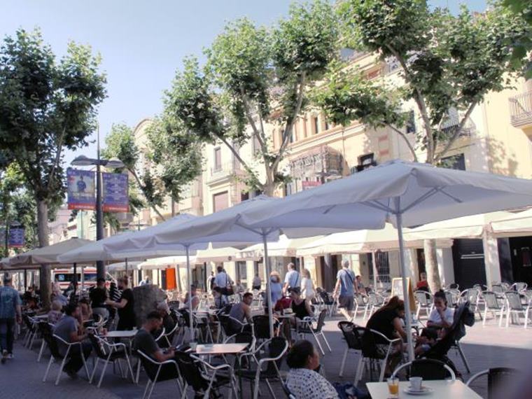 Vilanova prorroga l'ús excepcional de les terrasses de bars i restaurants per compensar les mesures covid-19 . Ajuntament de Vilanova
