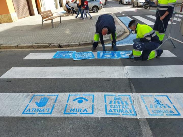 Vilanova senyalitza passos de vianants per afavorir l'autonomia de les persones amb Trastorn de l'Espectre Autista. Ajuntament de Vilanova