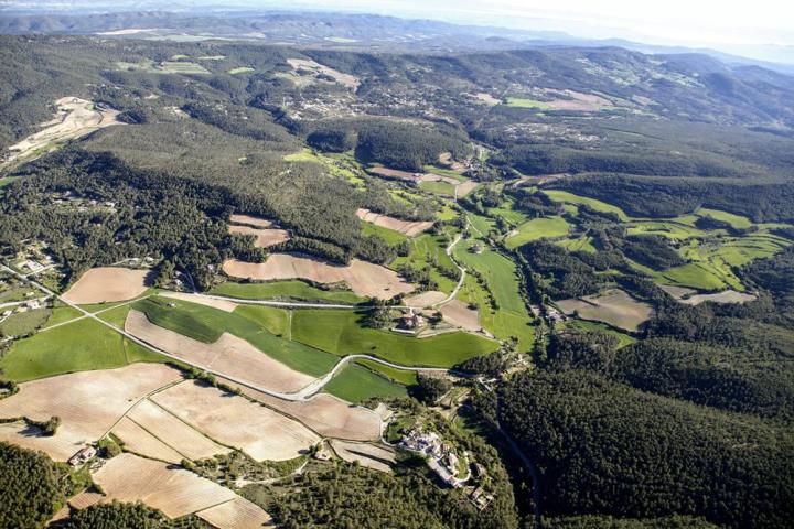 Vista aèria de la zona de Valldossera, que aplega diverses urbanitzacions de l'extrem sud-est del municipi de Querol, a l'Alt Camp. ACN