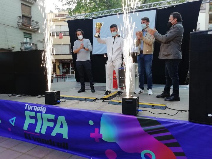 Yassine Jadaoun guanya el primer Torneig FIFA 21 El Vendrell . Ajuntament del Vendrell