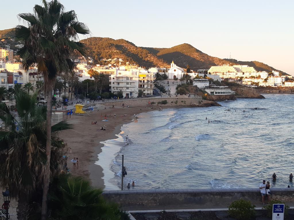 222 projectes opten a les autoritzacions d’explotació de les activitats econòmiques a les platges de Sitges. Ajuntament de Sitges