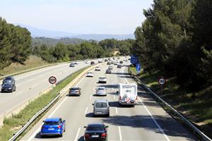 423.000 vehicles han tornat a l'àrea metropolitana de Barcelona fins a les quatre de la tarda, el 74% dels previstos. ACN
